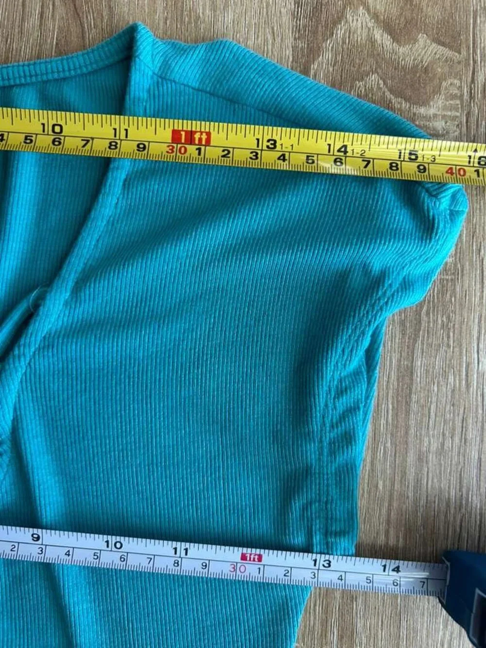 Guess Teal Ribbed V-Neck Top w/ Gold Detail Size S Y2K Chic - Picture 6 of 10